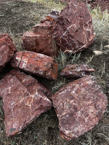 Ландшафтные глыбы красно-фиолетовые 200-1000 килограмм купить в Грозном