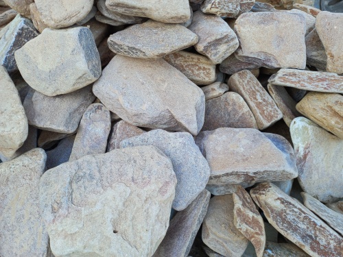 Златолит жёлтый, жёлто-зелёный глыбки и валуны для ланшафтного дизайна купить в Грозном