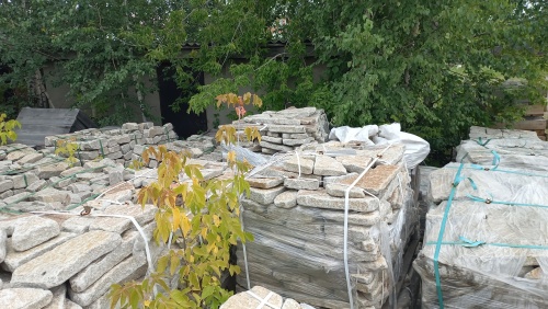 Плитняк галтованный гранитный для ландшафтного дизайна купить в Грозном