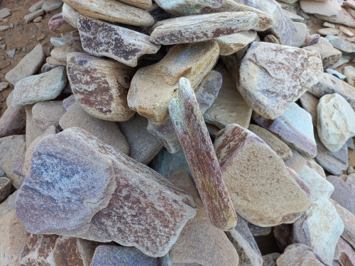 Златолит жёлтый, жёлто-зелёный глыбки и валуны для ланшафтного дизайна купить в Грозном