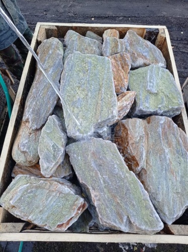 Златолит жёлтый, жёлто-зелёный глыбки и валуны для ланшафтного дизайна купить в Грозном