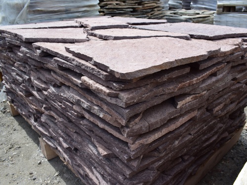 Плитняк лемезит бордовый для облицовки цоколя 20-25 мм  купить в Грозном