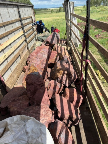 Ландшафтные глыбы красно-фиолетовые 200-1000 килограмм купить в Грозном