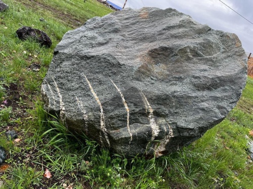 Гигантские зелёные валуны для ландшафтного дизайна весом более 5 тонн купить в Грозном