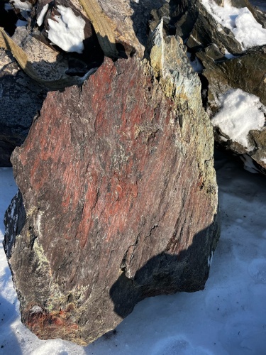 Ландшафтные глыбы красно-фиолетовые 200-1000 килограмм купить в Грозном