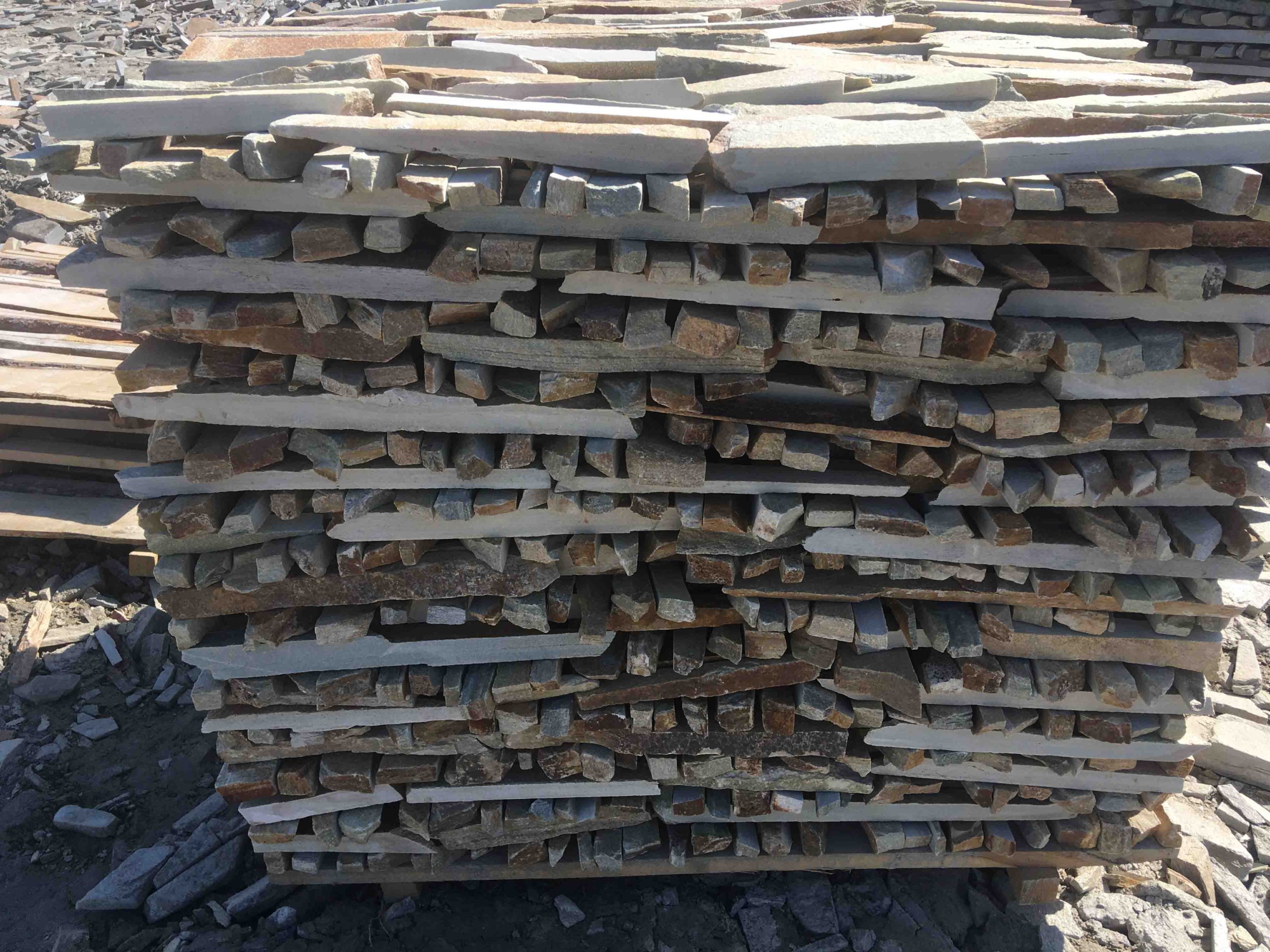 Горбушка златолит золотистый для облицовки купить в Грозном