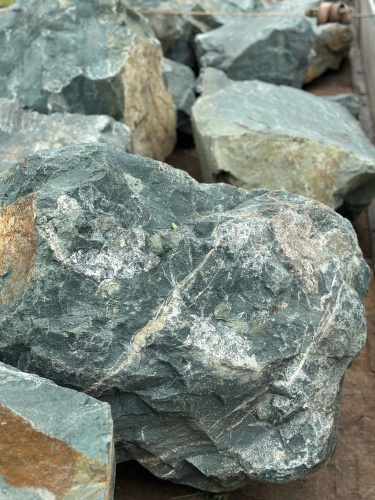 Камни для ландшафтного дизайна зелёные 10-60 килограмм купить в Грозном