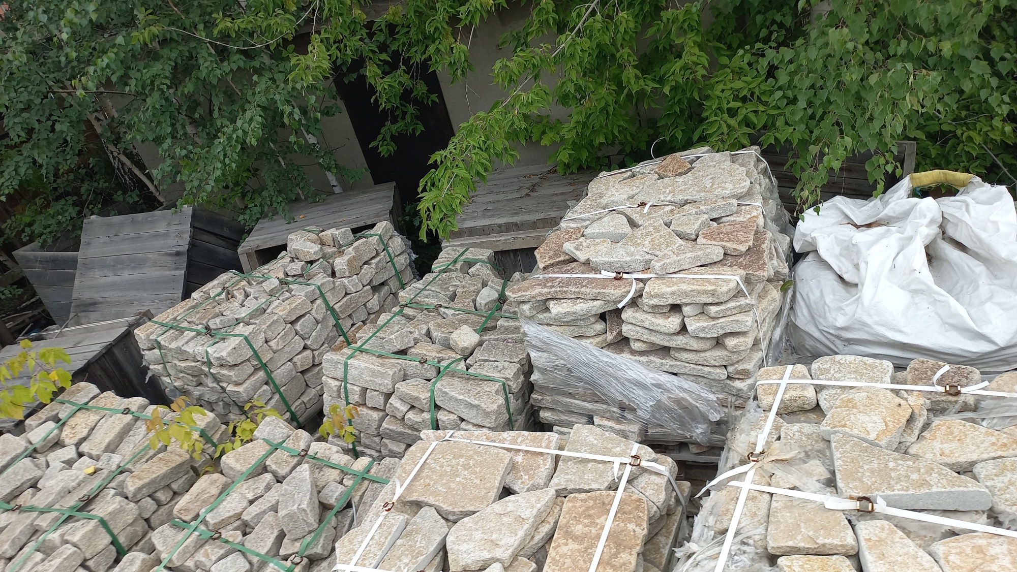 Плитняк гранитный галтованный купить в Грозном