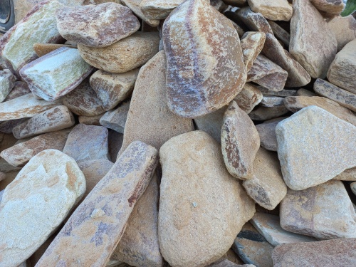 Златолит жёлтый, жёлто-зелёный глыбки и валуны для ланшафтного дизайна купить в Грозном