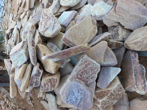 Златолит жёлтый, жёлто-зелёный глыбки и валуны для ланшафтного дизайна купить в Грозном