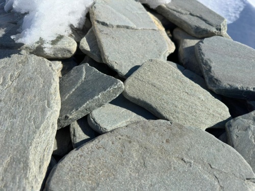 Плитняк златолит зелёный галтованный для цоколя купить в Грозном