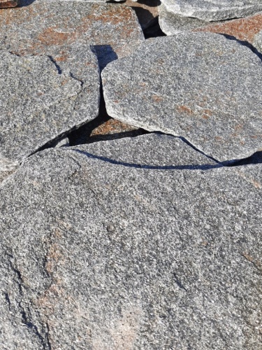 Златолит серебристый галтованный для лестниц купить в Грозном