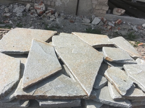 Златолит серебристый галтованный для лестниц купить в Грозном